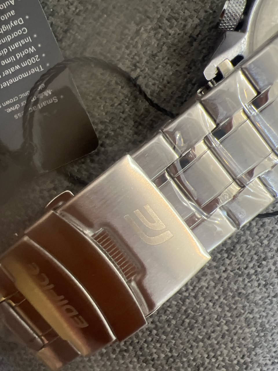 ✨ ساعة كاسيو الغواص (Casio Diver's) الأصلية - مينا أبيض ملكي ✨
الموديل: كاسيو دائرية (عقارب + شاشة ديجيتال صغيرة).
 السوار: ستيل (حديد) فخم ومتين حيل.
 المميزات: مؤشرات فسفورية تضوي بالظلام، إطار أسود دوار، ومقاومة عالية للمي.


**إذا كنت صاحب هذا الإعلان وتريد حذفه لأي سبب، رجاءا أرسل رسالة إلى الدعم الفني**