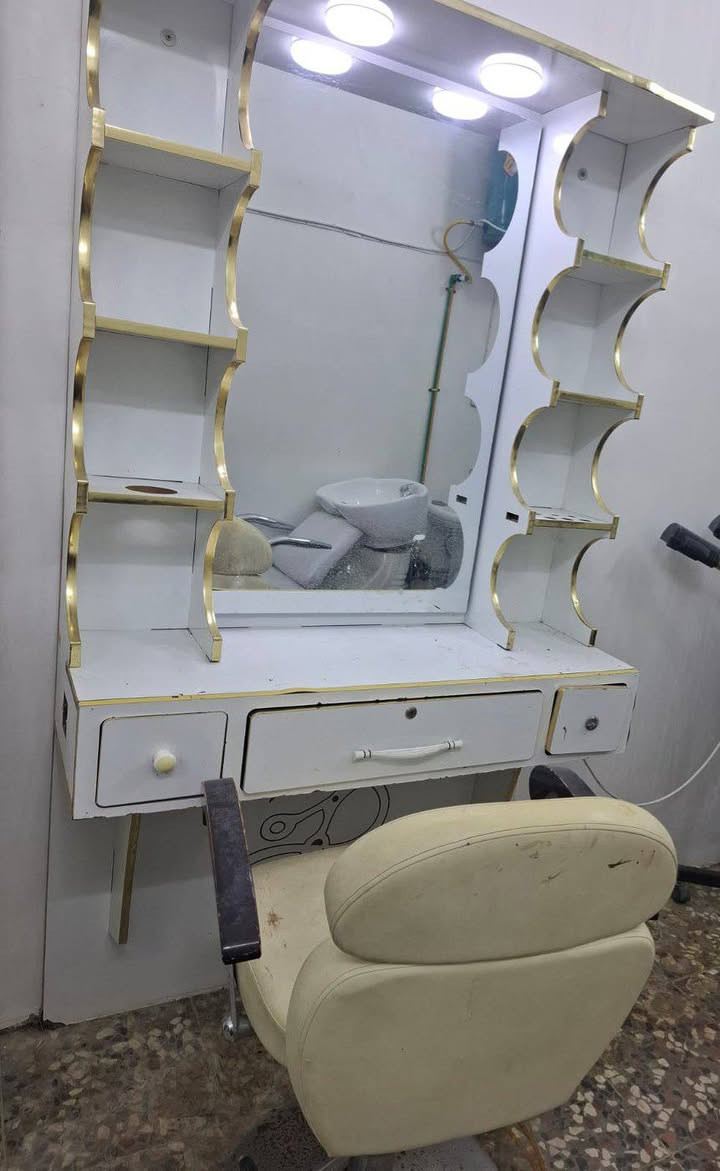 غراض صالون ابيعهن كلهن سوه
كراسي عدد2
مرايات عدد2 
مغسلة شعر
جهاز تنشيف شعر
مغسلة تنضيف قدم
قنفه ثلاث مقاعد وكراسي ثنين
كلهن رايدتهم ب400
وبيهن مجال بسيط


**إذا كنت صاحب هذا الإعلان وتريد حذفه لأي سبب، رجاءا أرسل رسالة إلى الدعم الفني**