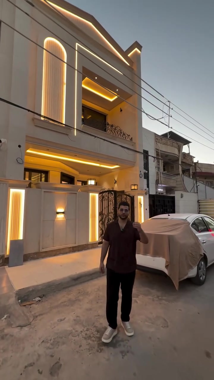 ⁨ ⁨ ⁨ ⁨ ⁨ ⁨ 🏡 للبيع – بيت بدزاين نيو كلاسك في السيدية

المساحة: 110م | الواجهة: 5.5م | النزال: 20م

التفاصيل:

 • الطابق الأول: صالة ضيوف + مطبخ حديث + غرفة نوم + حمام.
 • الطابق الثاني: ثلاث غرف نوم + سويت + حمام.

لمعرفة السعر الرقم ( 1 ) سأتي السعر مباشره 

الموقع المثالي:
يقع المنزل في السيدية مربع التصنيع قرب شارع العلوة على شارع عرض 12م 

📞 للمزيد من التفاصيل أو لحجز معاينة، اتصل بنا على: 
*********** + واتساب مهندس غيث 
***********

#عقارات #realestate #عقارات_ابوظبي #عقارات_دبي #المهندس_غيث_علي⁩
