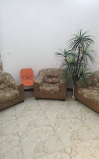 بالسياسيين • ٢٠٠م • ٦ غرف