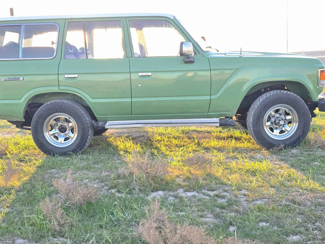 لاندكروز موديل 1982
تدفئة وتبريد 
السعر ٦٥ وبيها مجال للأستفسار الاتصال على الرقم/ ‎0780 755 1854
