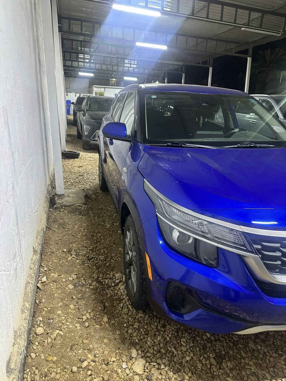 كيا سيلتوس موديل 23 لون مميز بدون رقم تترقم اي محافظه نص فول السياره تخم تاير السياره جديده لوك للاتصال *********** حاثه فقط جاملغ الايمن بدون دواخل بشرط محرك 2000 دوش
