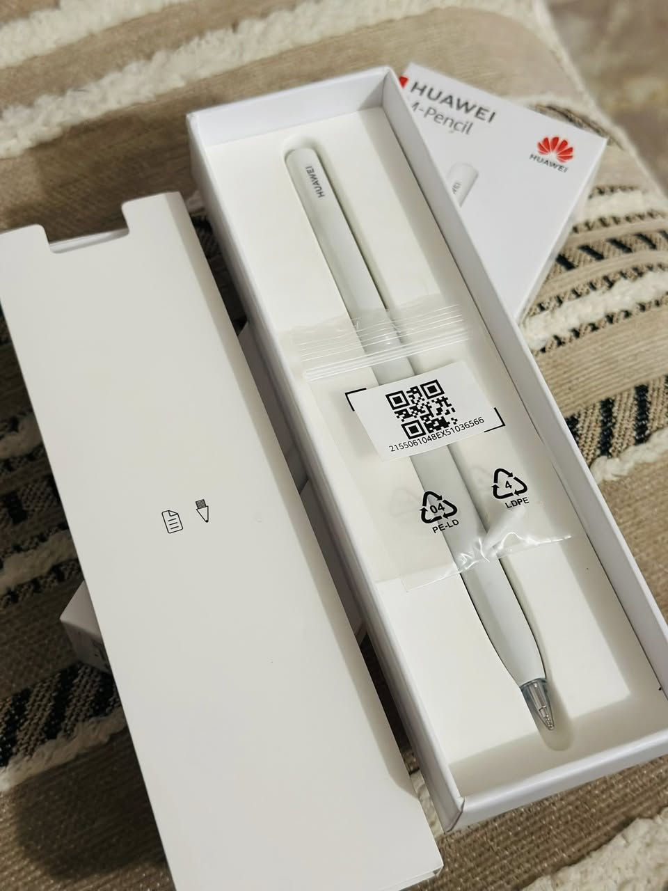 ️ للبيع: Huawei M-Pencil 2nd Gen أصلي (مغناطيسي)
• حالة: مستعمل قليل جداً 🤍
 • مع حرارة ضمان 📃
 • يعمل مع أجهزة هواوي MatePad
 • شحن مغناطيسي واقتران سريع
 • السعر: 90 (أو قابل للتفاوض)
📍 الموقع: كربلاء
📞 تواصل واتساب: ***********
