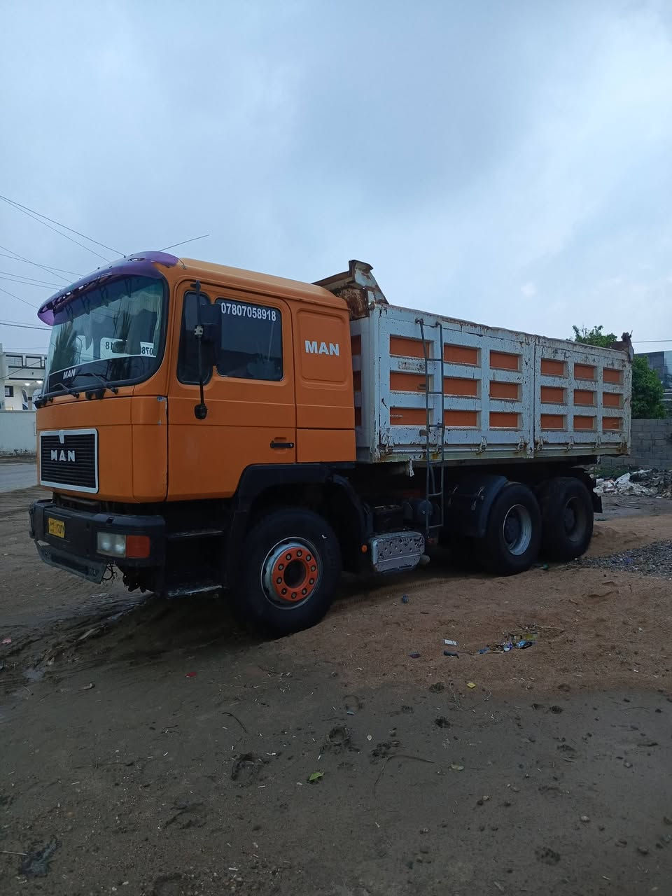 مان سكس موديل 82 محدثه 96 رقم انبار محرك 28 كير 111 مجموعه نص بوربرن شاصي بلادي مكفول 
سياره جاهزه 
سعر 140 وبيها مجال 
مكان سياره الانبار رمادي 
***********
