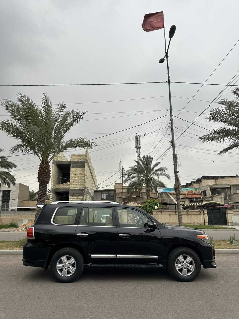 تويوتا لاندكروز 2014 اسود  GXR ساز

محرك 6 سلندر 

رقم بغداد الجديد باسمي تحويل مباشر 

استخدام شخصي جديده بمعنى الكلمه 

مكفوله كفاله عامه عدا مكانين بارد بسيط 

مكينه كير كفالة 100‎%‎ 
حداديه تراي شرط 100‎%‎

المواصفات المعروفه للاندكروزر  GXR
حساسات ، كامره ، مري شفط ،
تشغيل عن بعد ، لايت زينون عالي ناصي 
داخل جلد ، كرسي كهرباء ، طفاية
مرايات عتم عاكس للضوء العالي 
داخل صاج ، فول تحكم ، يدات نيكل

السعر 352 وبيه مجال 
ماكو هيج سعر بهاي النظافه 

اي استفسار
***********

مكان السيارة بغداد السيديه
