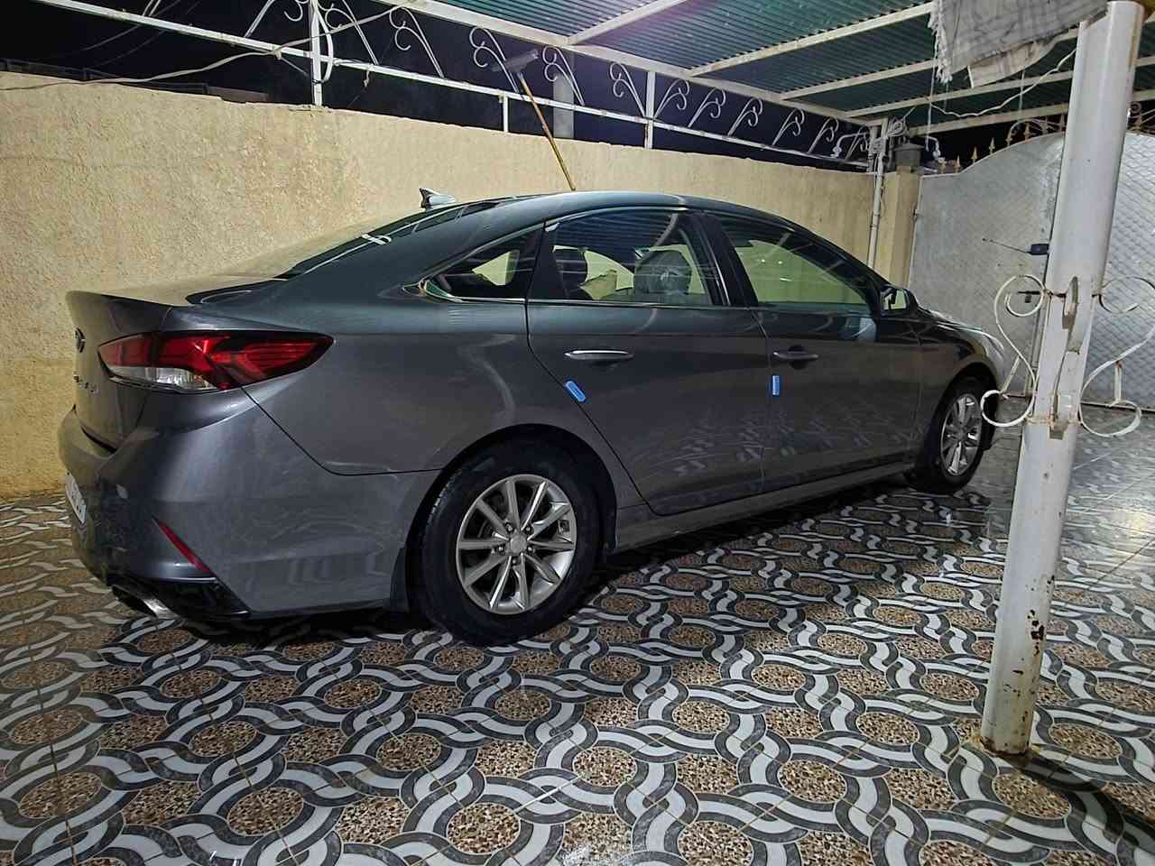 السلام عليكم 
للبيع   
سوناتا ٢٠١٨ حادثها سطحي قطعه بنيد فقط ومصلح نفسه سياره جاهزه بدون اي نقص
بدون دواخل 
لغد شاصي كفاله
نص موصفات 
محرك ٢٤٠٠ جي دي إჂ̤ 
دواخل لوينن 
شاشه جبيره 
كامره دواره 
رادار جانبي 
٣ وضعيات قياده 
فول تحكمات استرين 
تبريد + تدفئه خير من الله
السياره جاهزه من كلشي فضل الله 
رقم بغداد الدولي  تحول مباشر 
السعر ١٣٠ وبيه مجال بسيط 
***********
مكاني ديالى بلدروز
