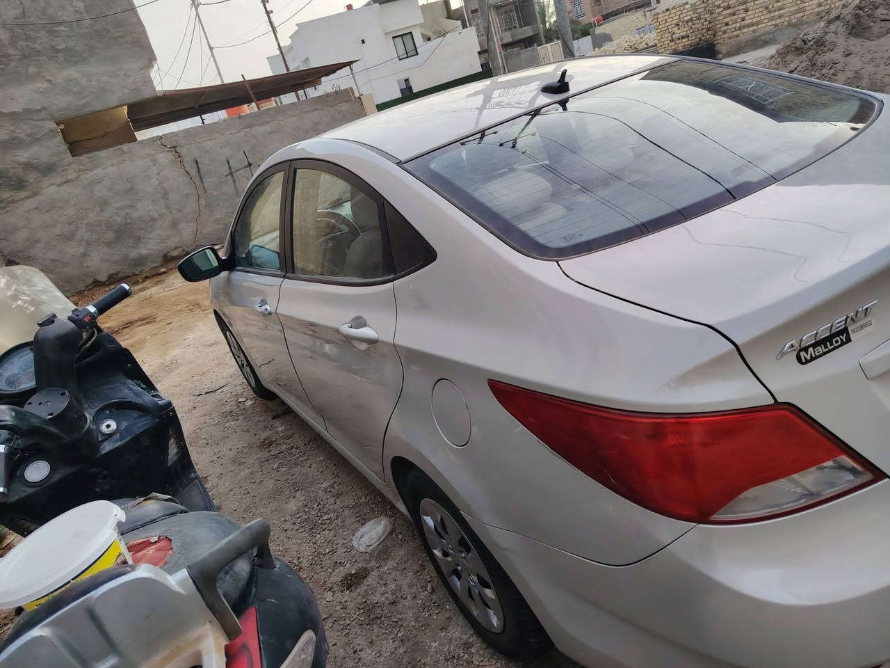 السلام عليكم اكسنت موديل 17 مكفوله كفاله عامه بيها بارد بلباب  الخلفي وبراغي البنيد مرخايه فقط  بيها سونار رقم بابل سياره جاهزه جديده مذب عليها ربع مكان سياره بابل شارع 80 نجف سعرها 88 وبيها مجال قليل رقم تلفون ***********
