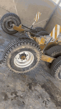 للبيع مكينة نيوهولند حجم ٢٥٠ موديل ١٤ مع ليزر عرض ٤ متر سعر ٨ دفاتر 
***********
