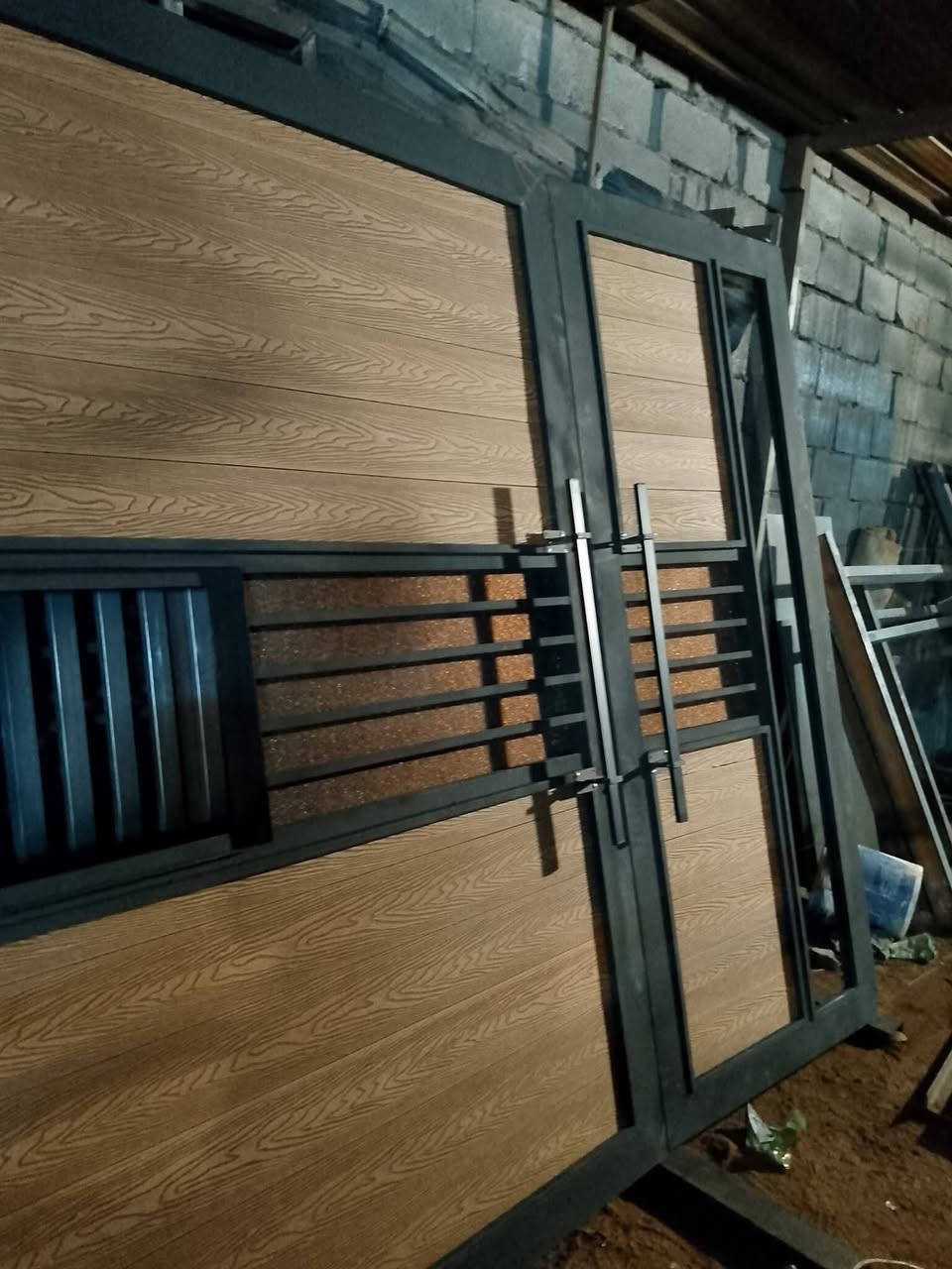 وجبه جديدة من بيبان خارجيات من ديكورات سروك حداد 
اسعار تنافسية او ضمان 5 سنوات 
ملاحظه الباب عندة طلب يجهز حسب قياس بيتك 
***********☎️
