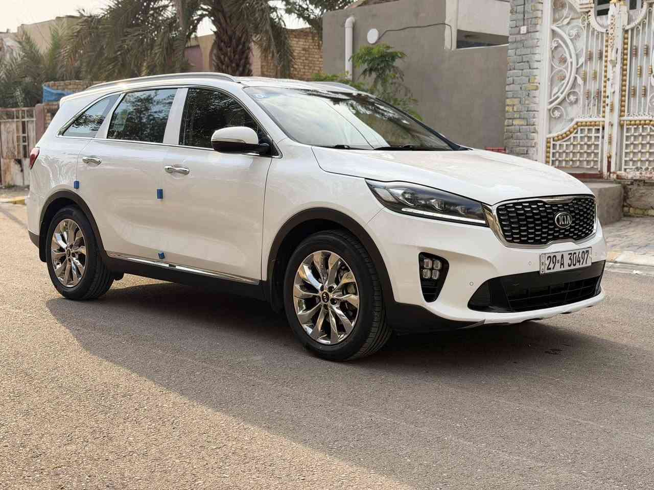 السلام عليكم كيا سورنتو موديل 2019 خليجي كفاله عدا البارد الي واضح بالسونار المرفق بالصور 
محرك 6 سلندر ماشيه 97 الف كم سيارة ع الشركة مكينه كير حداديه تخم تاير شرط الفحص 
7راكب 3قطع تبريد كشن جلد 
ويل كروم زنون جنطه كهرباء باقط المواصفات المعروفه السعر 238 بيهة مجال بسيط جدا جدا مكاني واسط قضاء الحي 
***********
***********
