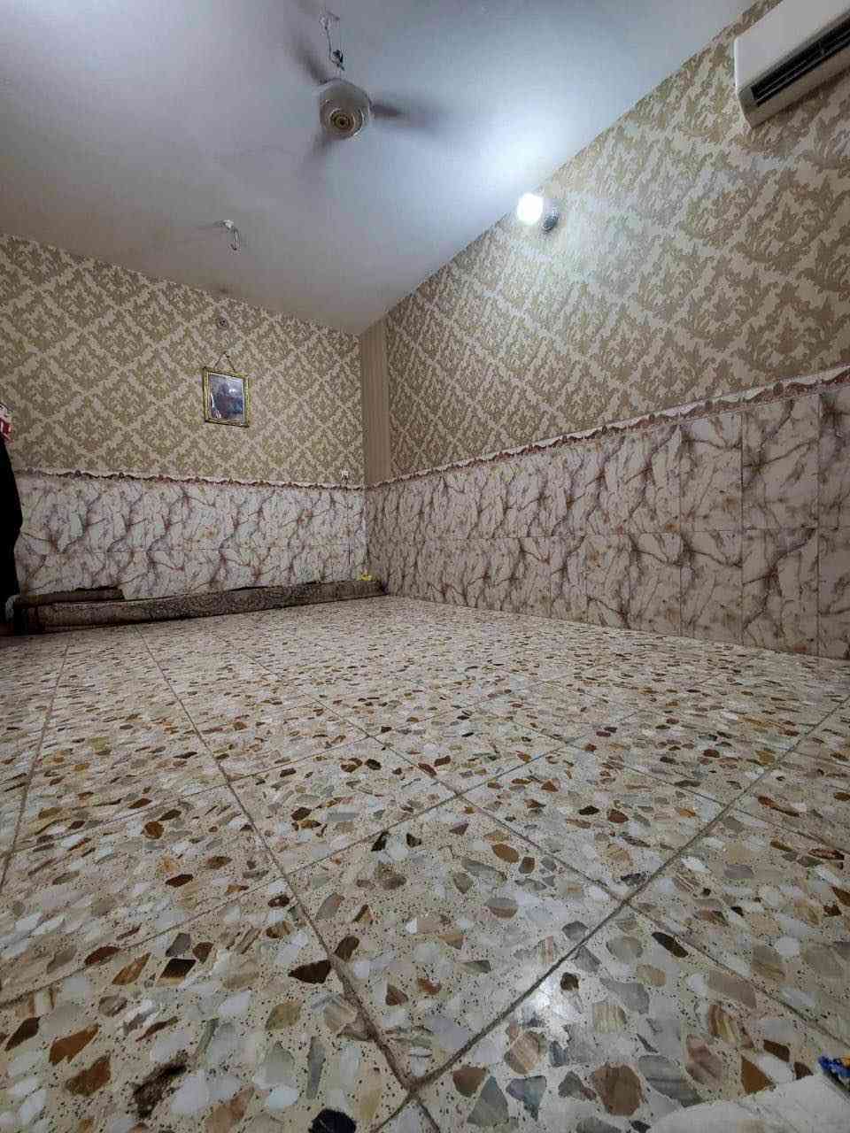 دار للبيع نصر بانزين خانة خلف مجمع جوهرة العرب
100 متر
الطابق الارضي غرفة+صالة+استقبال+مطبخ+طارمة+
تخاريج

الطابق الثاني غرفتين +صالة+تخاريج
للاستفسار هذة رقم صاحب البيت *********** النجف, العراق
