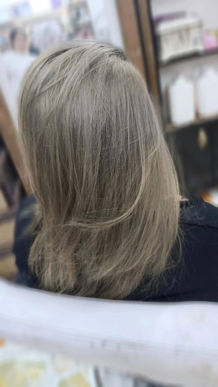 مساء الخير بنات جاي يطبلي بنات ويسئلني على الحمارات والعشبة بنات حسب الاختبار نشوف 
حسب طلب الزبونه
صالون ڪوافيرة جنى 🤍
العنوان.. 
بابل _المسيب_حي المعلمين الاولى _فرع مطعم المعموري *
للحجز خاص او الاتصال على الرقم واتساب ***********
. 🌼
