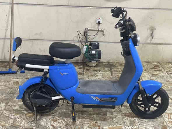 سلام عليكم ورحمة الله وبركاته شباب دراجه شحن حجم 24
-3سرع وتمشي خمسين حقيقي 
-4بطاريات
-مسجل بلوتوث 
-دراجه كامله عل اخير
-السعر (250)
***********
