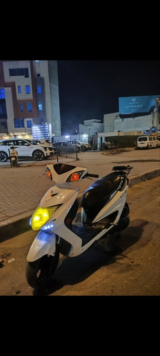 سكنس لد لبيع نضيفة  مكاني حي ور ***********
