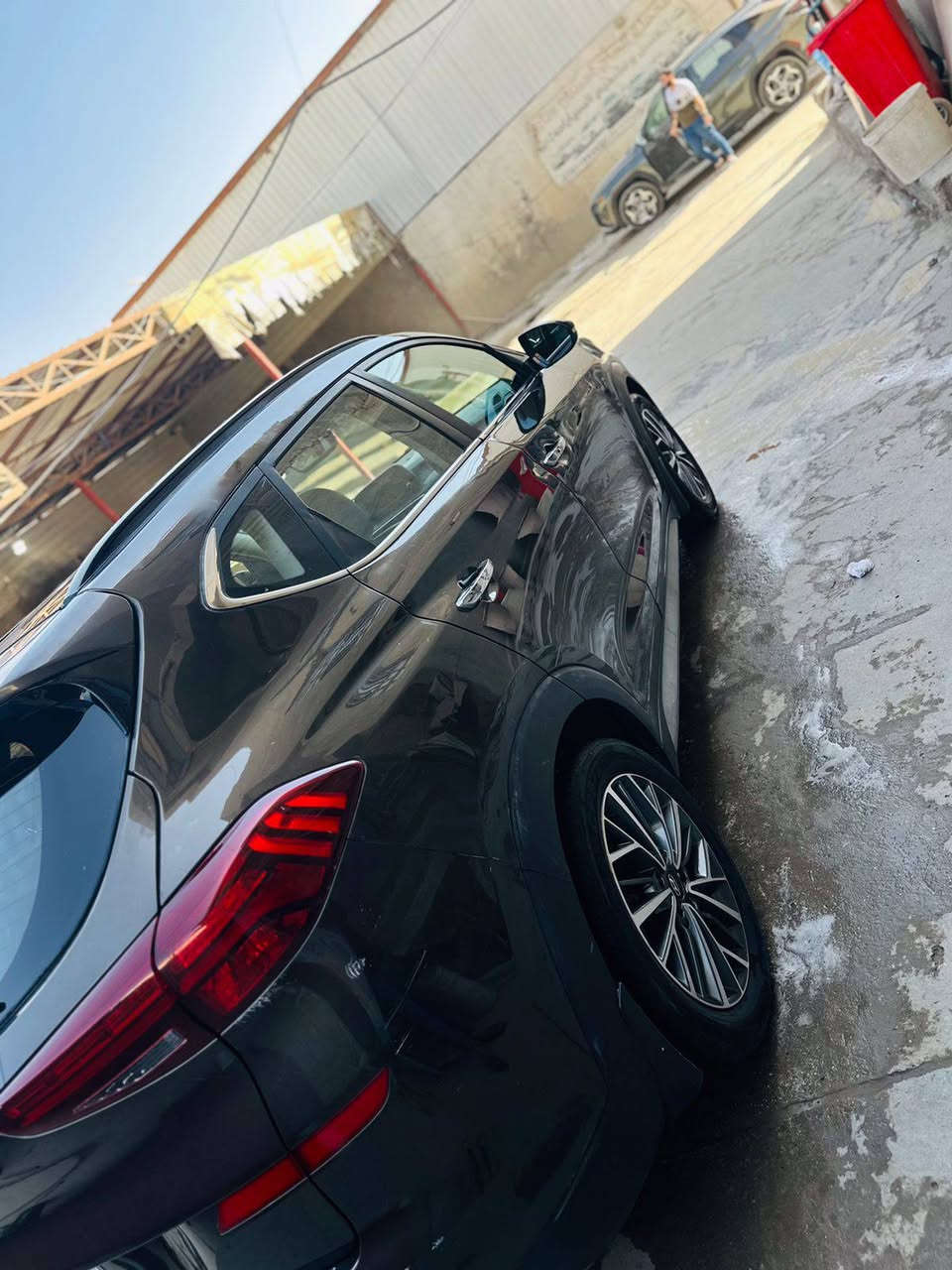 توسان 2019 وارد امريكي
فول مواصفات واحد على واحد 
بنوراما 
5 كامرات 
شاحنه وايرليس 
كشنات تدفئه تبريد 
الستيرن تدفئه 
صندوق بصمه 
مكفوله من الشاصي واللغد 
مكفوله مكينه وكير 
تخم تاير 
باتري جديد 
تبريد ثلج 
مكينه 2400 
مكان بغداد 
السعر 160وبيها مجال حق الجيه 
رقم الهاتف ***********
