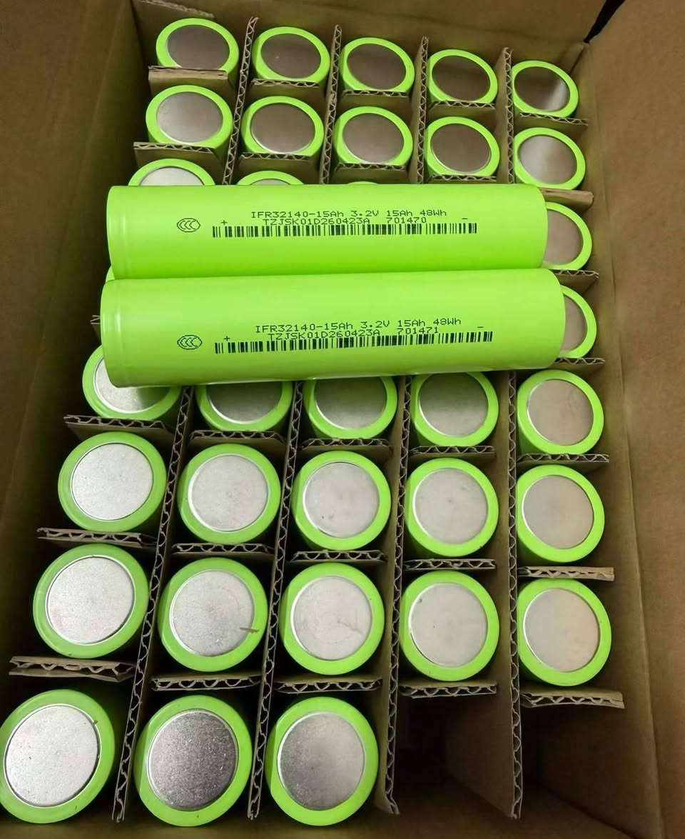 LiFepo4 battery TZJSK IFR32140-15Ah 3.2V 15Ah Lithium iron phosphate battery,electric bikes battery 15000mAh electric motorcycle battery,electric bicycle battery
Model: TZJSK IFR3214015Ah 3.2V battery
Typical Capacity: 15Ah
Nominal Voltage: 3.2V
Max Continuous Discharge Current: 45A
Charge Cut-off Voltage:3.60±0.02V
Discharging Cut Off Voltage: 2.5V
Cycle life:≥3000 Times
Approximate Weight: 300g±0.5g 
Internal Resistance:≤2.5mΩ
This IFR32140 battery model is ideal for electric vehicles,Electric bike,Electric motorcycle,Electric wheelchairs,Electric forklifts,Electric scooters,Electric drills,Electric saws,Electric tools as it has a great capacity 15Ah and even good burst power,reigning in at 45A


**إذا كنت صاحب هذا الإعلان وتريد حذفه لأي سبب، رجاءا أرسل رسالة إلى الدعم الفني**