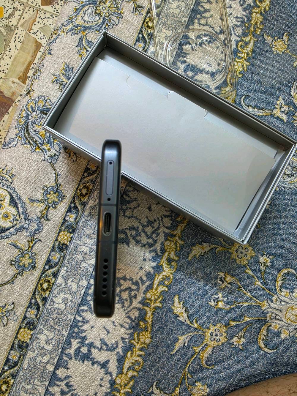 هونر ماجك 8 برو للبيع
نظيف مستعمل ٣ اشهر 
تبديل ضهر فقط 
السعر مليون و ١٠٠ الف