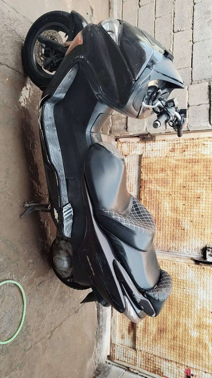 السلام عليكم فورزا للبيع نظيفه ما بيها اي نقص موقعي غالبيه سعرها 650 وبيها مجال شيء قل هذا رقمي*********** موديل 2005
