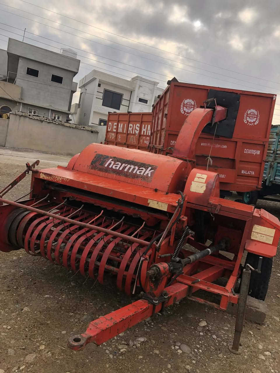 للبيع دكاكه هارماك موديل 2017نضیف ٢عربانه كورك ***********اسیا 
***********کورەک
***********زین
