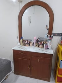 عندي 3تخوته نفس شكل مع ميز توليت للبيع للسعر الاتصال 07715478615