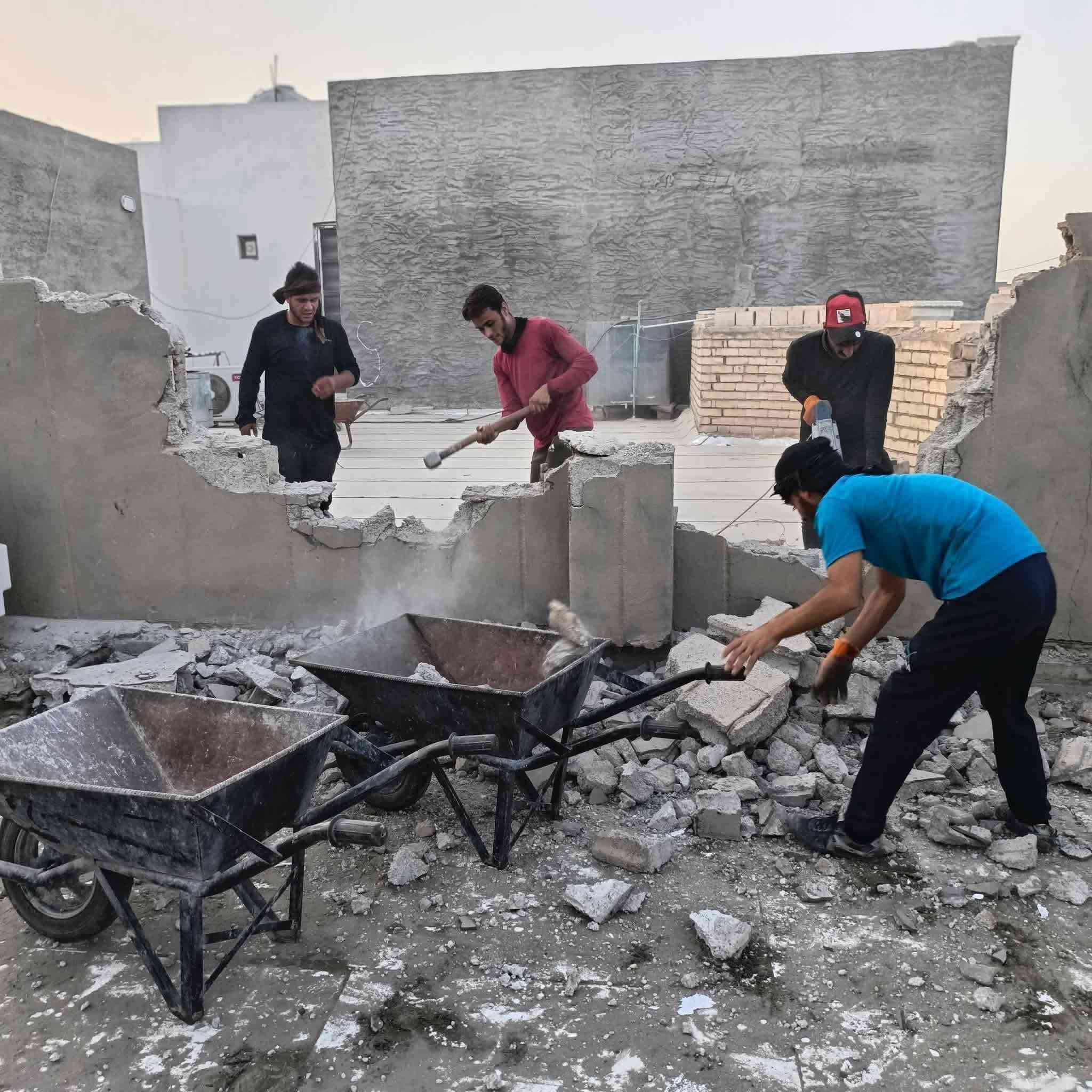 سلام عليكم  / يوجد كادر عمل جاهز/ تصعيد مواد/ تنضيف بيوت/ تفليش/ تكشيط/ تنضيف حدائق/ دفن نهري  / شقلنه ليل ونهار   /ومعداتنه جاهز/ ماعليك بس تصال على رقم  /     *********** /
