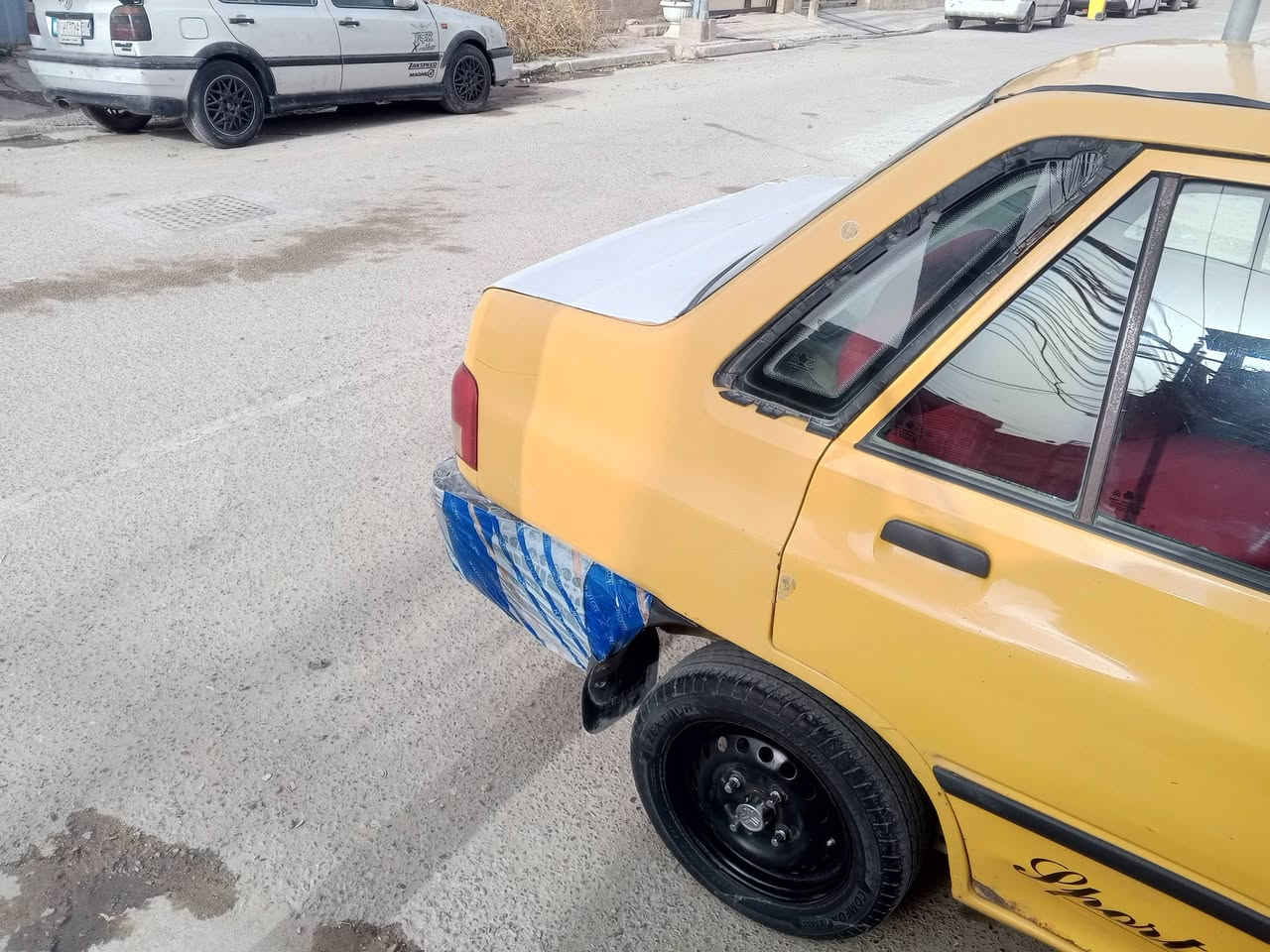 السلام عليكم سايبة موديل 12 كير ومكينة مكفولة كهربائيات شغال السعر 26 أو بيها مجال بسيط عقد مروري مكان المواصلات هيئة وغرامات عليه ***********
