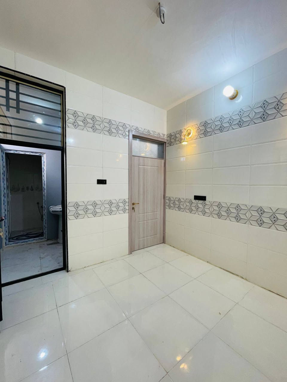 ✨دار للبيع مساحه 50 متر طابوك جمهوري
مربع طابق واحد
 السعر (48) مليون 
كربلاء المقدسه مجمع الابداع السكني 
طريق الرابط قرب العلوه 
طريق نجف كربلاء عامود 1182
يصلح سكن أو حسينية 
منطقه سكنيه تتوفر فيها جميع الخدمات  
يتكون البيت من غرفه وصاله واستقبال ومطبخ ومنور وصحيات 
طابو زراعي قرار محكمه سند 25 
للأتصال او واتساب ***********
