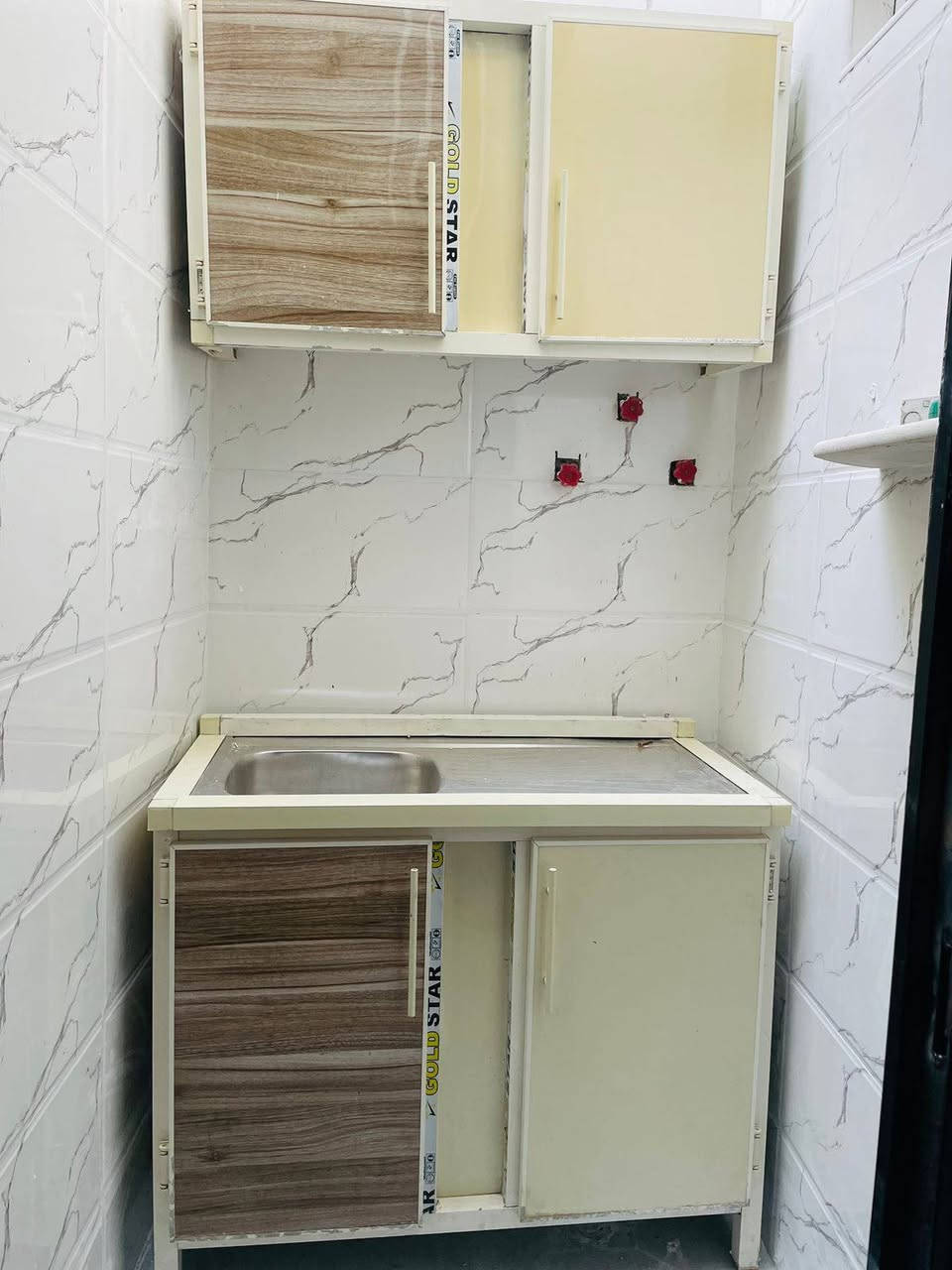 السلام عليكم
بيت 50 م 
قرار محكمة سند 25
البوبيات عمود 105
قرب الشارع العام أقل 50 م عن الشارع بناء حديث 
تفاصيل البيت استقبال 
صاله مطبخ حار وبارد 
غرفتين نوم 
3 مجاميع صحيه 
سطحين 

السعر 68بي مجال بسيط  للاستفسار اتصل ***********
