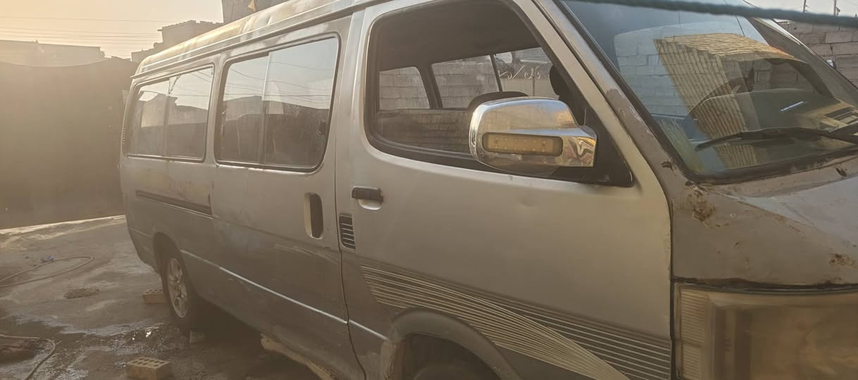 سلام عليكم سياره فتون ٢٠١٠ بسمي رقم نكليزي كامله مكمله تعمير جديد بدون صبغ بس اساس حتلو مروس ***********
