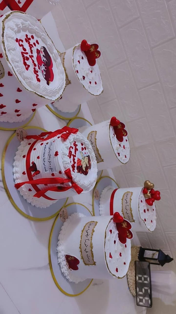 كيك عيد الحب اخر قالبين للحجز يوجد خدمه توصيل
كيك بُندقه 
واتساب ***********
توصيل داخل طويريج فقط
