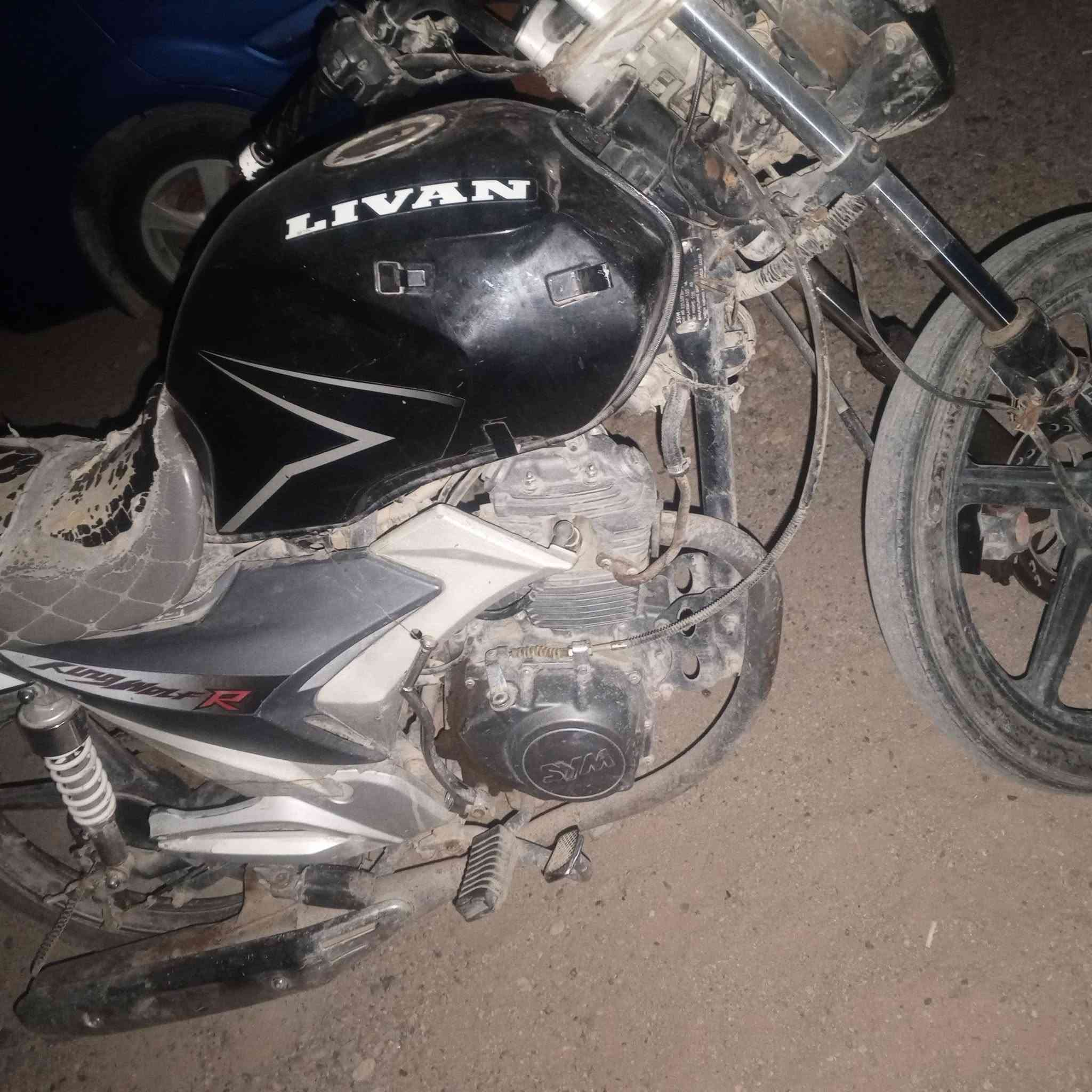 عندي هاي دراجه لبيع شقال كلشي مابي بس مو سريع 
يرادله كلجات تبديل محرك ناعم مامفتوح سعر 350 
بي مجال بصيط


**إذا كنت صاحب هذا الإعلان وتريد حذفه لأي سبب، رجاءا أرسل رسالة إلى الدعم الفني**