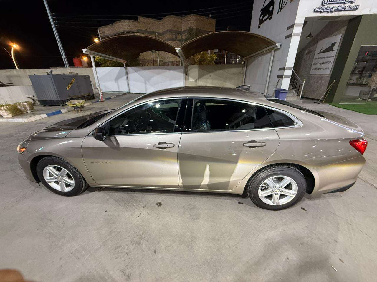 ماليبو موديل ٢٠٢٣ 
لون ذهبي مميز 
تقرير غرق ..بيه صبغ بلصندوك كد شبرين ..
 تعمل وتسير شغاله من امريكا مواصفات عاديه  LS  ماشيه 34  الف 
شاشه 
كامره 
بصمه 
سياد بريك دكمه 
رقم معوقين بصره  وكاله مضمونه
ملاحضه// مكلف بلنشر 
للاستفسار  الاتصال // *********** البصرة, العراق
