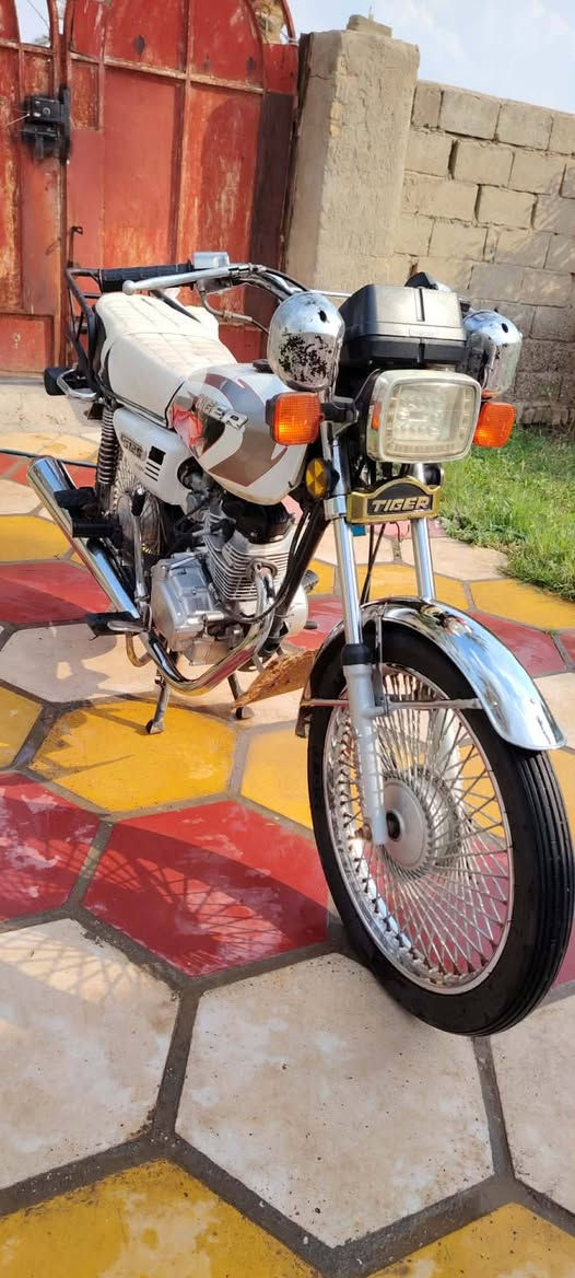 سلام عليكم دراجه للبيع تايكر موديل 21 اوراق اصولي دراجه ما مفتوحه وخير من الله  لمكان حله محاويل وسعر 550 وبيه مجال ***********
