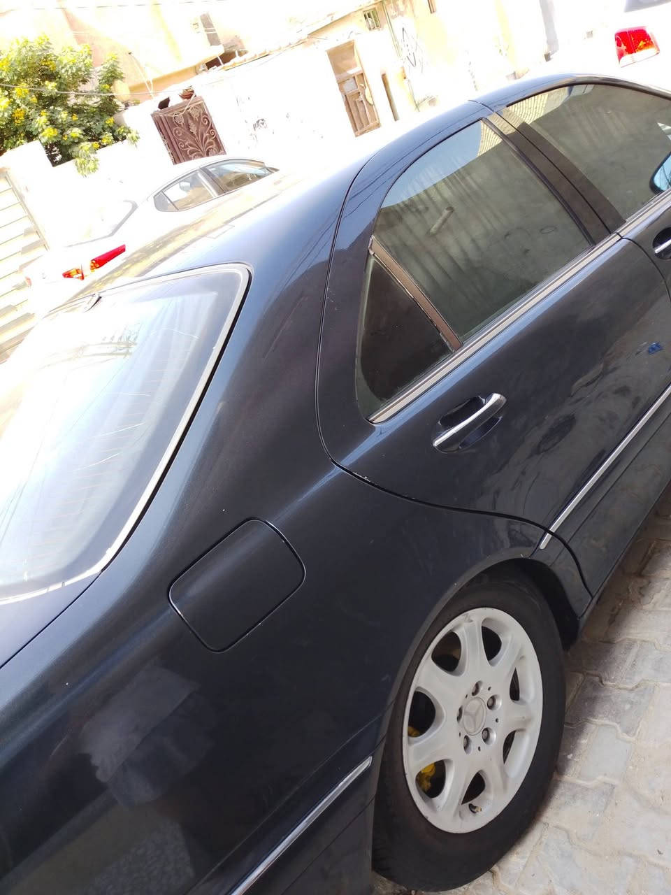 سلام عليكم للبيع مارسدس غواصة 200 اصل السيارة كفالة عامة من كلشي عدة صبغ مكينة ٦ كير ٣ سرعات تبريد شغال خلفي امامي +تلاجة حدايدة ١٠٠ بل 100 تخم تاير مري قلاب استرين كهربائي داخل جلد اسود ملكي رقم كركوك ***********.    ***********
