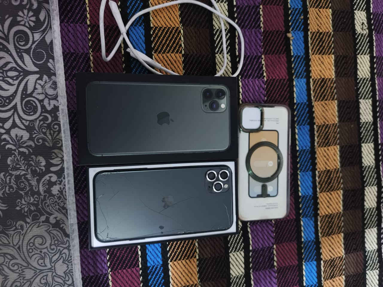 سلام عليكم 
١١برو ماكس 
ذاكره ٢٥٦
دبل خط دبل خط مو تك 
بطارية ١٠٠ مبدله قطعه اصليه من ابل 
ضهر بي فطور  سعر ٣١٠مكاني نجف حي ميسان 
رقمي ***********
