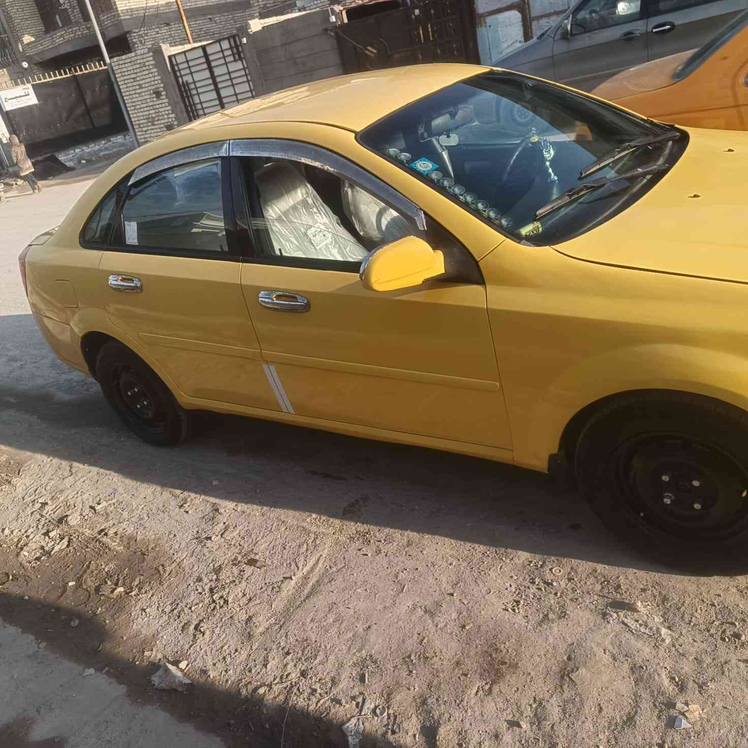 السلام عليكم فورنزه ٢٠٠٧للبيع او مراوس بخصوصي سياره جاهزه مكينه جديده شادهه.قبل اربع ايام  كير اوتوماتيك تبريد ثلج صدر جديد مع المشط قبل شهر شاده هيئه مصفره شرع موجود شرط التحويل سعرهه ٥٠$قفل مكان بغدادرقم ***********
