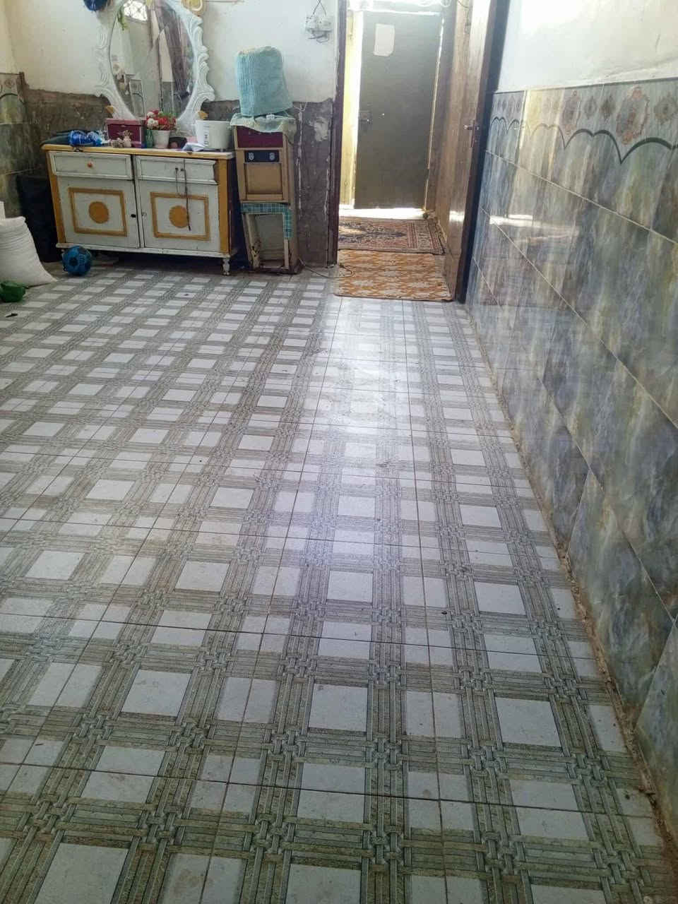 🔥 عرض مميز 🔥
للبيع بيت مساحة 100م بالكوفة – بداية شارع العيسه عمود14؛ طابو زراعي بقرار محكمة، أساس صب بناءطابوق، يتكوّن من غرفة وصالة واستقبال ومطبخ، تخاريج ماء وكهرباء كاملة + مولّد؛ السعر 35 مليون دينار وبي مجال للجادين.
المشاهدة متاحة يومياً 🕒 والتواصل على *********** 📞
