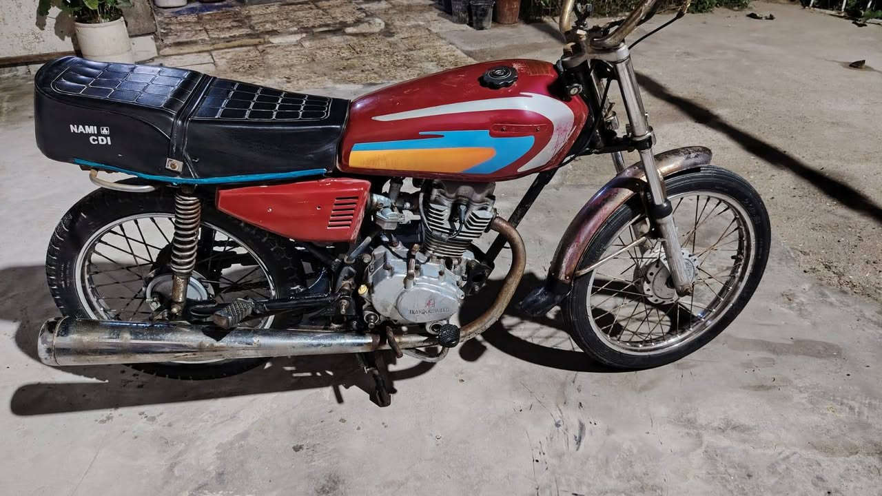 دراجه إيراني موديل ١٤ أوراق كامله وكيلهه بشارع بغداد   المكينه كايمه السعر ٤٠٠وبيه مجال ***********
