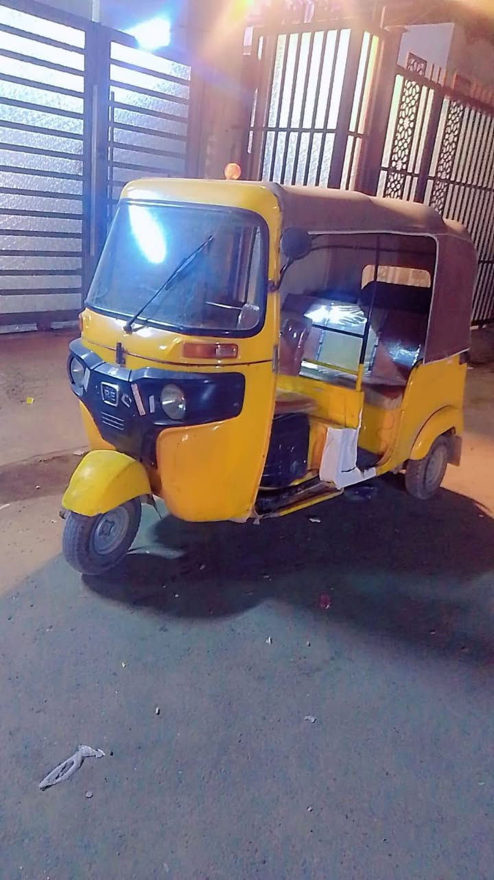 سلام عليكم عندي هاي تكتك للبيع موديل 2019اوراق المصطفئ اصوليه السعر 4ونص وبيهه مجال مكان بغداد شرطه الخامسه  رقمي ***********بي( واتساب فقط) .
