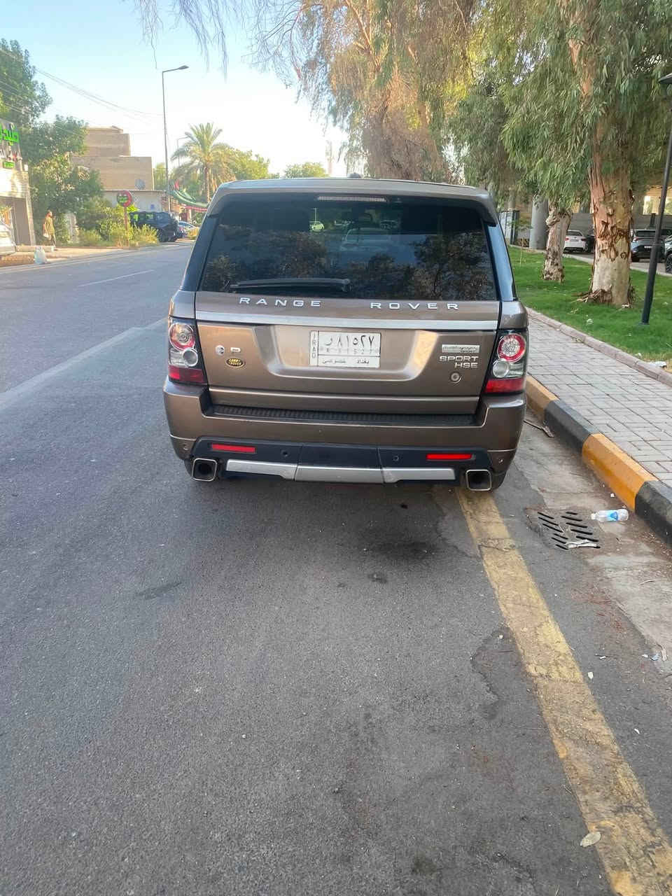 السلام عليكم من رخصة الادمنيه 
رانج روفر سبورت موديل 2010
وارد بريطانيه اوتو بايكراف
مكينه عادي المرغوبه
السياره مسويلها ادامه كامله 
مكينه جديده 
كير شاده جديد مال حاويه بعده بالضمان 
تبريد شغال 
جوبلسات جدد 
تخم تاير جديد
المواصفات فول ميحتاج اذكرهن
غرفتها حلوه بس الكشنات تعبانه 
 
السياره بيها اربع قطع صبغ 
السعر 115 
للبيع او مراوس
للاستفسار ***********
