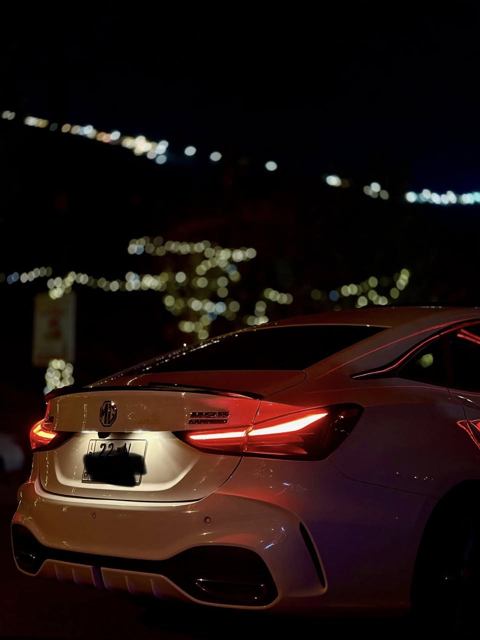 للبيع او مراوس 
MG - 2025 
لون السيارة ( ابيض ) 
مشي السيارة ( 10KM )
حجم المحرك ( 1.5 T )
رقم السيارة ( اربيل )

المواصفات ( فول 1/1 )
1-سلايد 
2-بصمة 
3-ويل كب كروم 
4-اشاير بالمري 
5-مري شفط 
6-لايت امامي ليد 
7-لايت زينون 
8-بك لايت ليد 
9-كشاف ضباب 
10-كامرات 360 درجة 
11-بصمة تشغيل 
12-بصمة أبواب 
13-بصمة صندوق 
14-مثبت سرعة 
15-كشنات جلد لونين ( احمر + اسود ) 
16-دشبول جلد مطرز ب ( احمر ) 
17-أبواب جلد مطرزة ب  ( احمر ) 
18-تبريد خلفي 
19-كيج ديجيتال 
20-شاشة كبيرة 
21-التحكم في التبريد من الشاشة 
22-SPORT 
23-كشنات تدفئة 
24-اوتو هولد 
25-هند بريك بصمة 
26-استيرن حرف D 
27-كار بلاي + أندرويد اوتو 

ملاحضة ( السيارة بدون ضرر وبدون صبغ ) 

السعر ( 122 ) وبيها مجال بسيط 

مكان السيارة ( موصل ) 
الأرقام 
***********
***********
