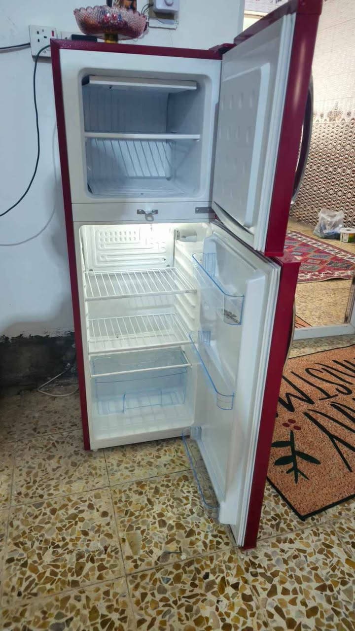 ثلاجة جديدة طك الكارتون 
اخوان جديدة قبل فترة جبتة كل عطل ما بية
نظافة 100٪
عنواني الديوانية 
التواصل ***********و مراسلة الصفحة
سعرة 125 الف وبية مجال حق الكروة ديوانية, القادسية
