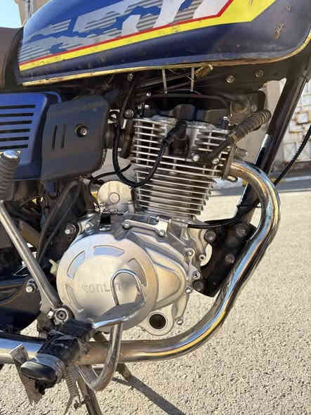 سلام عـلـيكـم.... دراجة سيفان للبيع موديل24 محرك 200 دراجة خير من الله ما ناقصه شي بس الشاشة مال دشبول محترگه تتصلح ب٢٠ الف والباقي مكفول كفاله عامة زوج تايرات جدد. دهن اخليله امزويل (غني عن التعريف) الصينية مالته موجودة. دراجة ما متعوبه عل ايدي
ب775وبيه مجال قليل مكاني صويرة 
***********
