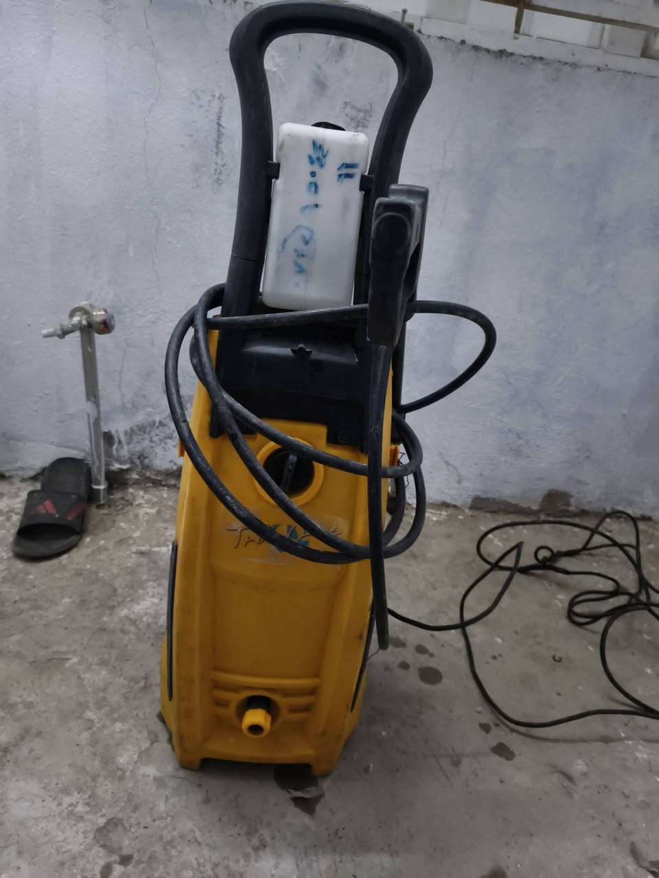 ماطور غسل. فول نضافه. شرط الشغل. كامل غراض ويا. سعره 45 وبي مجال مكاني شرك الطارق قرب محطة الشمس ***********
