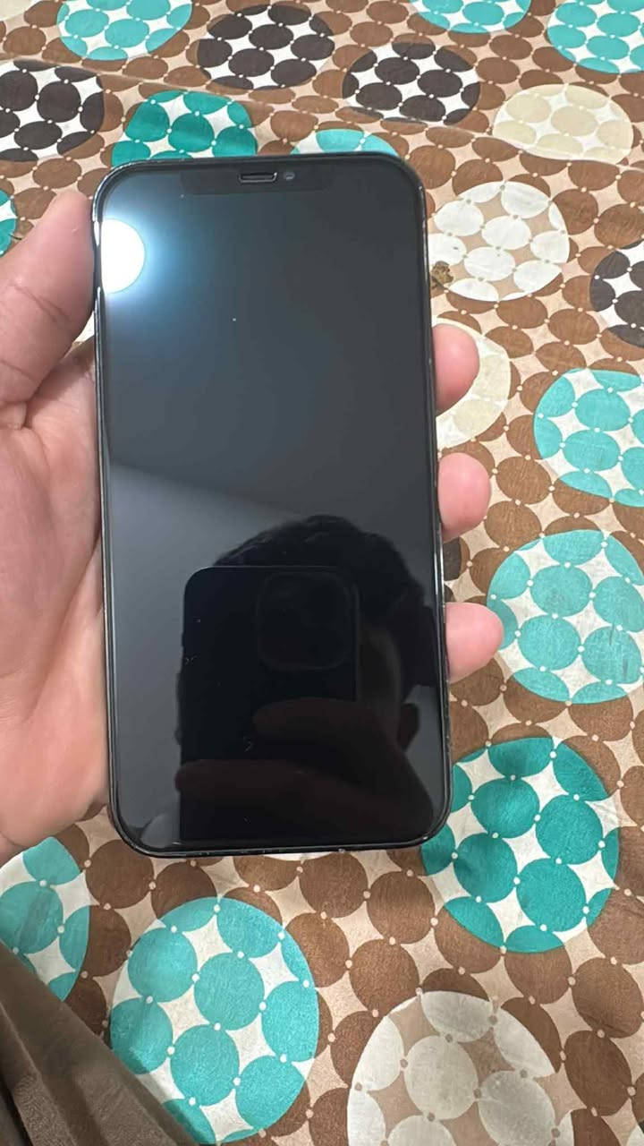 سلام عليكم عندي يفون ١٢ مبدل شاشه صليه من ابل تل فون جديد سعره ٤٢٥ بي ماجال بسيط مكان بغداد لشعب سريداد رقم ***********
