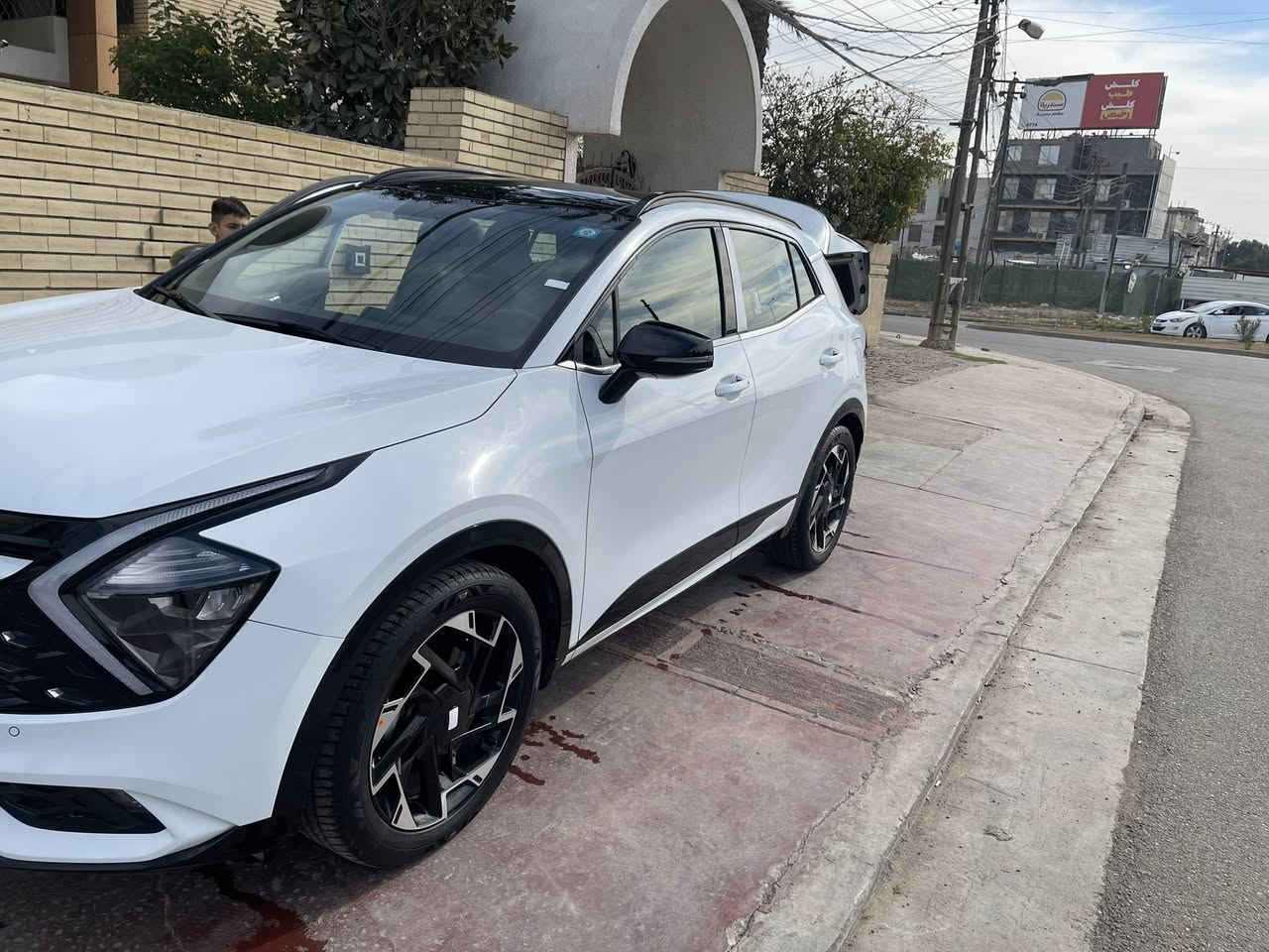 سلام عليكم للبيع سبورتج 2024 خليجي جيتي لاين فول للأخير. مكفوله كفاله عامه .
ماشيه 32000 كيلو 
المواصفات
1.بانورما 
2.كشنات جلد +كهرباء+تدفئه تبريد 
3.رادار جانبي 
4.اربعة انضمه قياده 
5.سايد بريك بصمه 
6.تشغيل عن بعد 
7.جنطه كهرباء
8.مري شفط 
9.اوتو هولد 
10 .حساس امامي خلفي 
وباقي المواصفات المعروفه 
السعر 262 وبيها مجال 
العنوان بغداد حي الخضراء 
***********
