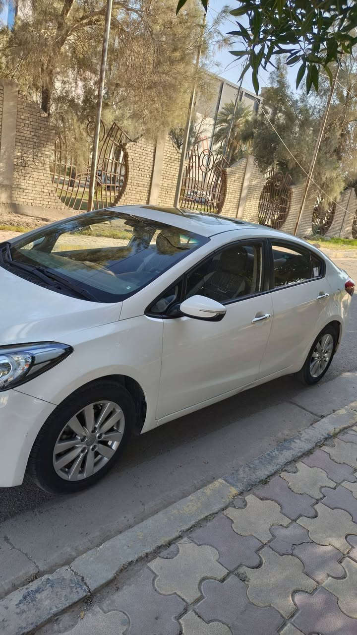 السلام عليكم سيراتو ٢٠١٧ شكل ١٦
مكينة ٢٠٠٠
ماشية ١٢٠
كير مكينة على وضع شركة 
سونار مرفق 
السعر ١٢٣
***********
مكان بغداد الجديدة
