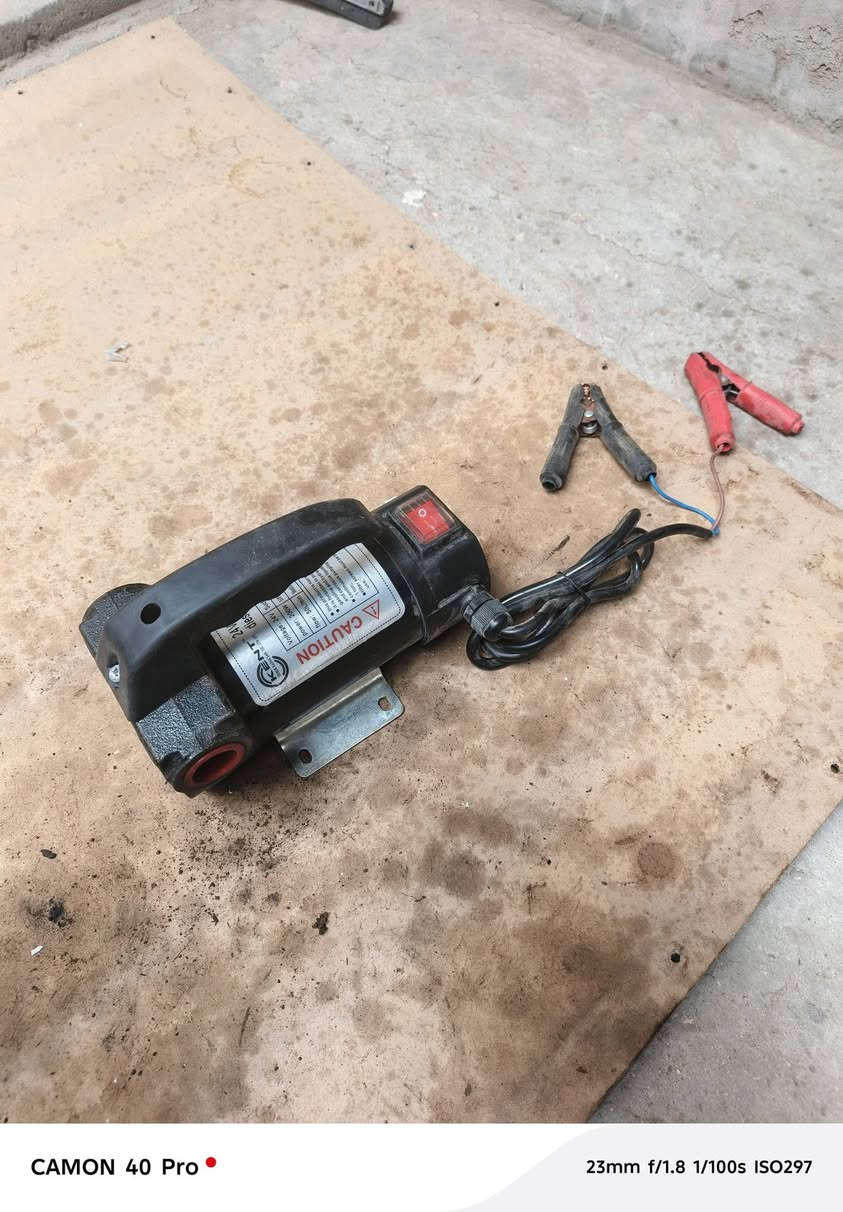 ماطور سحب سوائل جديد غير مستعمل يشتغل على باتري ٢٤ فولت ب٢٥ ألف ***********بي وتساب بغداد
