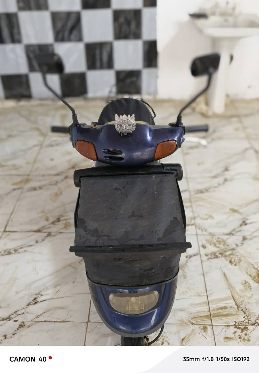 دراجه زعره خطين ام السله مامفتوحه مكفوله المكينه 
كهربائات شغاله فقط كيج السرعه عوزه سيم 
كلش نظيفه مال حاويه 

السعر 470 بيها مجال مكاني ديوانيه حي الفرات

***********
