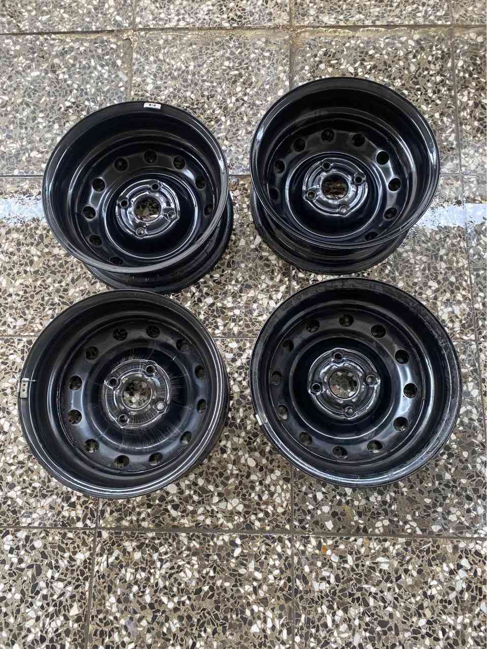 السلام عليكم حبايب تخم ويل حديد اسود حجم 14 جيد جداً  نضافتهم 10‎0‎%‎ انتاج 2024 وياه (3)تايرات حجم 185/70R14 النضافه 70 ‎%‎  
المكان الدوره شارع الصحه 
السعر 200 
*********** بغداد, العراق
